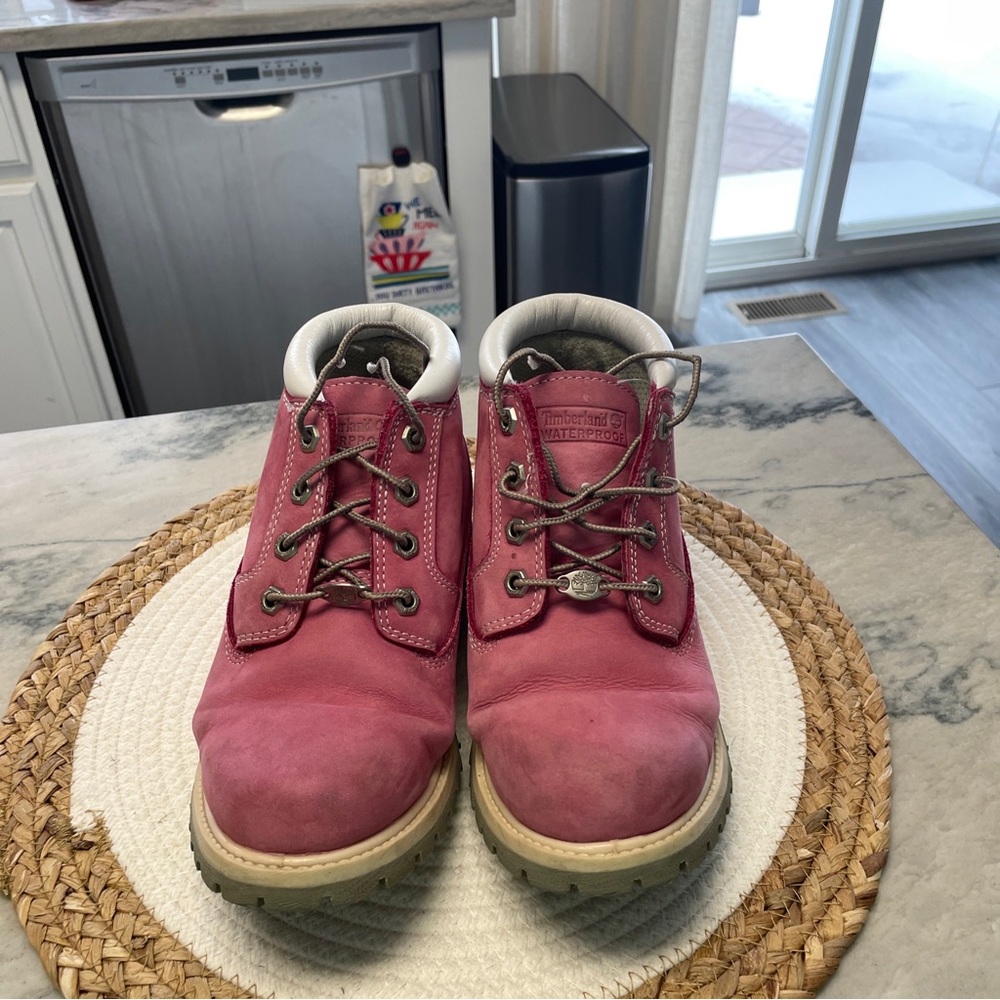 Womens Timberland Chukka 23348 Nellie Leather Pink Boots! Size 8
